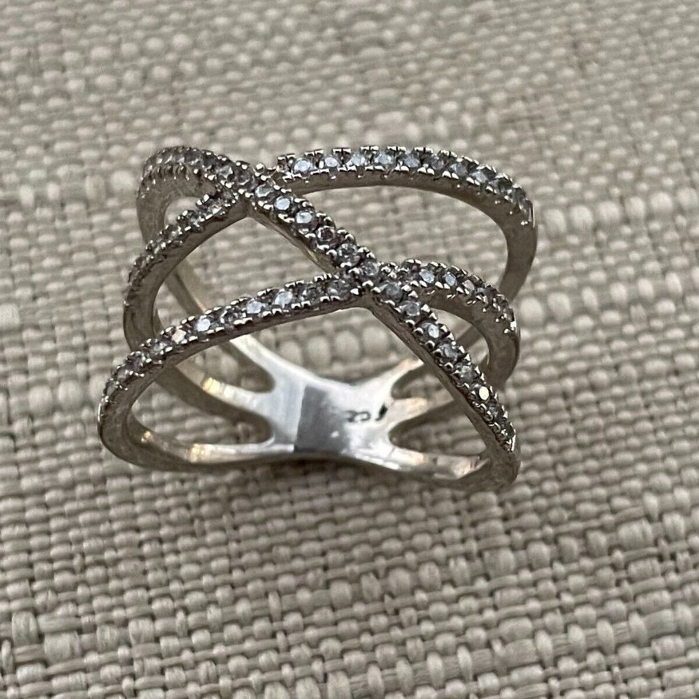 Women Rings Silver Tone Crystal accent Fashion Jewelry Ring Size 8 Unbranded - Picture 8 of 12